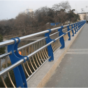 化玻璃楼梯该当是平安守护者取空间魔术师的合